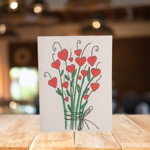 Handgemachtes Love Bouquet Grußkartenset, rote Herzblumen, leere Innenseite für persönliche Nachrichten, 10 Karten mit Umschlägen