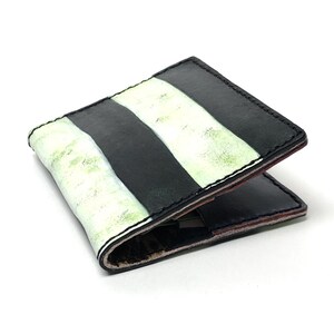 Cartera plegable de cuero genuino hecha a mano y personalizada de Beetlejuice. Edición limitada de 1 unidad.