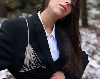 Jacket with single breastplate, movable details, with double rhinestone chain on the back/Піджак з рухомими деталями, з ланцюжком зі страз