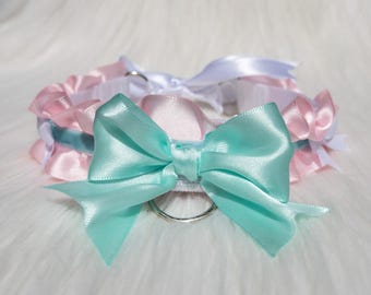 Satin Petplay Halsband - Welpen oder Kätzchen Spiel Halsband, D-Ring Choker, Verstellbares Bondage Halsband, Süßes Kink Mint Rosa Pastell Accessoire von PawXCore