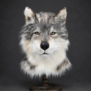 Realistiskt gråvargpälshuvud, blinkande ögon, rörlig käke cosplaymask