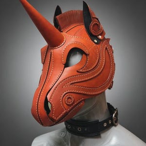 Läderhuva med häst och ponny, handsydd mask med valfritt enhörningshorn, välj din färg