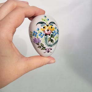 Vintage Portuguese Faience Egg Shaped Salt/Pepper Shaker | HandPainted | Fábrica Cerâmica do Carvalhinho, Porto | 1940s–1960s | Easter Decor
