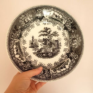 Antique Portuguese Faience Plate: Massarelos Statue Design, 1910 Wall Decor (D23 cm)