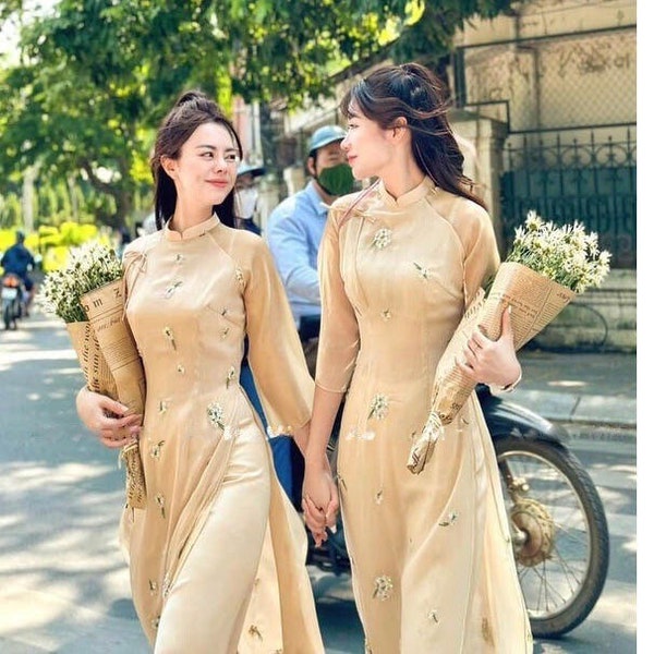 Vintage Color, Flower Pattern, Modernized "Ao Dai", Vietnamese traditional dress. Designed "Ao Dai". Ao Dai Thiet Ke Cuc Chi.Ao Dai Cach Tan