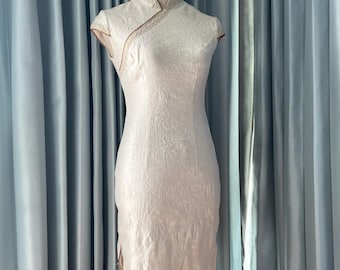 Vintage White Brocade Cheongsam Dress | mandarin collar | Silk-Blend Qipao with Gold Trim | Cap Sleeve Slit Midi | Size S