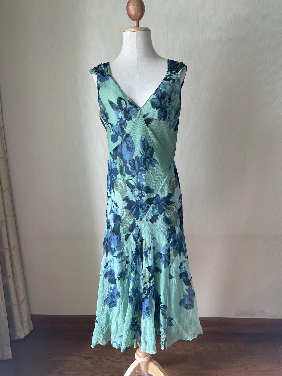 Vintage Jones New York 100% Silk Floral Dress | Green Blue V-neck Sleeveless | Wedding Guest Garden Party Cocktail Dress Size 12