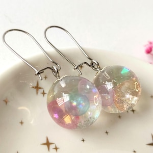 Bubble Resin Ohrhänger, irisierender Feenkern