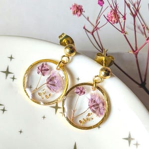 Baby&#39;s Breath-harsoorbellen: echt geperste bloemstekers, minimalistische harssieraden