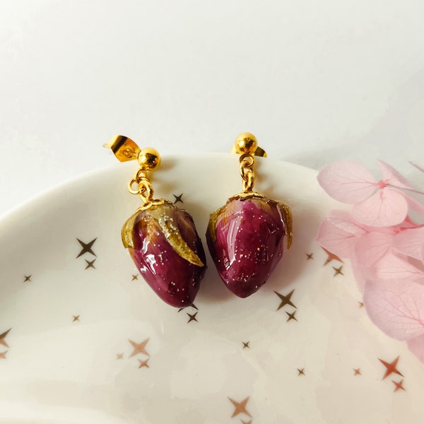 Dried flower resin earrings,real red rose earrings, resin rosebud earrings,floral resin jewelry,botanical jewelry,nature inspired gift