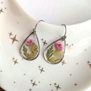 Baby&#39;s breath Earrings, Real Flower Resin Earrings, Botanical Handmade Jewelry, Nature-Inspired floral Gift, Pressed Flower Jewelry for her