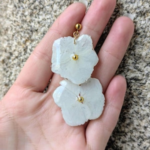 Weiße gepresste Hortensien Ohrringe, echte Blume botanischer Harzschmuck