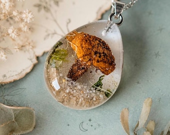 Cottagecore Terrarium Pendant, Fairycore Resin Jewelry, Handmade Real Mushroom necklace
