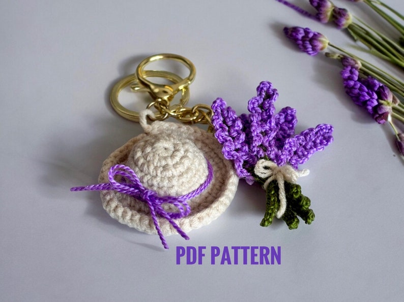 Porte-clés fleur au crochet motif lavande Provence et chapeau DIY printemps été amigurumi facile motif cadeau fête des mères bouquet lavande image 1