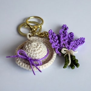 Porte-clés fleur au crochet motif lavande Provence et chapeau DIY printemps été amigurumi facile motif cadeau fête des mères bouquet lavande image 4