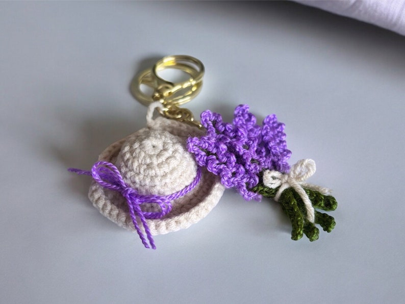 Porte-clés fleur au crochet motif lavande Provence et chapeau DIY printemps été amigurumi facile motif cadeau fête des mères bouquet lavande image 5