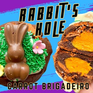 Pode incluir: Close-up de uma sobremesa de chocolate com um coelho de chocolate, granulado verde e uma flor rosa. A sobremesa &eacute; cortada ao meio, revelando um recheio laranja. O texto na imagem diz "Rabbit's Hole Carrot Brigadeiro."