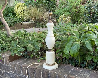 Vintage Tall Onyx Table Lamp – Elegant Alabaster Lamp with Brass Detail