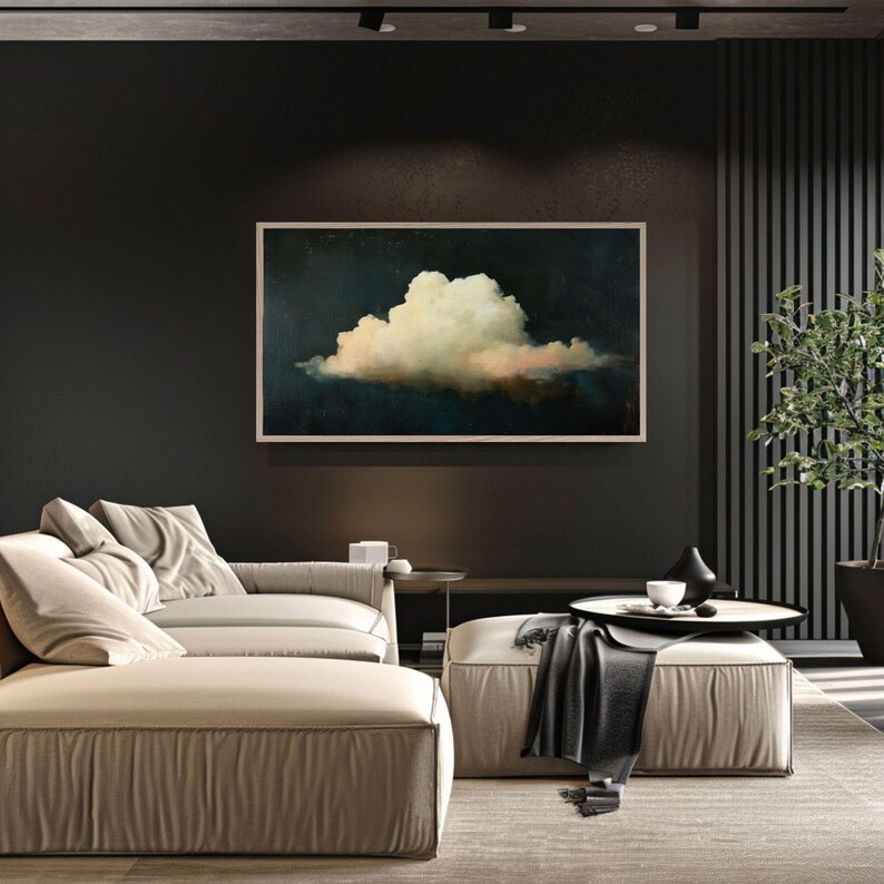 Puede incluir: Una gran nube blanca pintada al &oacute;leo sobre un lienzo azul oscuro. La pintura est&aacute; enmarcada y colgada en una pared oscura en una sala de estar moderna.