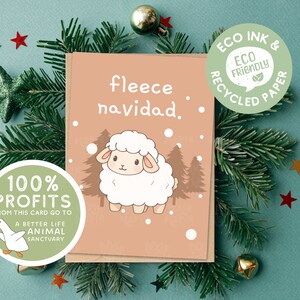 Cartolina di Natale vegana. I profitti del 100% vanno a un rifugio agricolo per una vita migliore. Simpatica carta di pecora Kawaii. Natale in pile