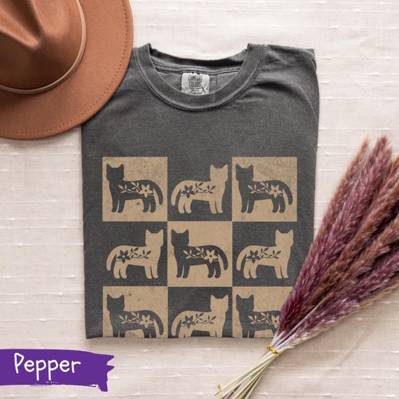 Vintage Boho Cat Floral T-shirt, Retro Checkered Tee, Cat Lovers Gift, Flowered Cats Grid Design, Trendy Oversized Comfort Colors Shirt