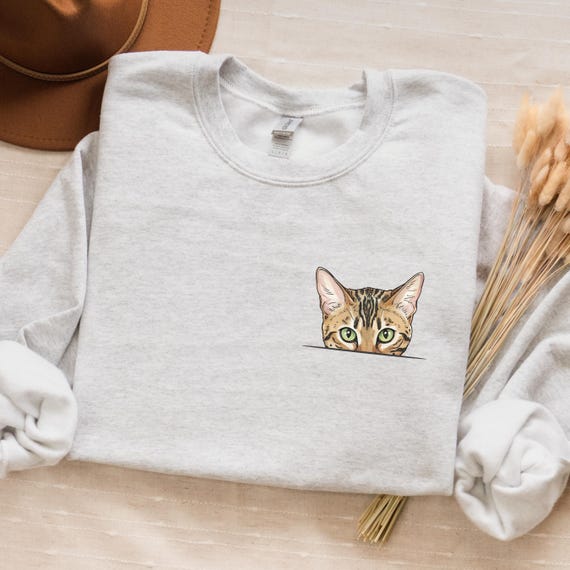 Peeking Bengal Cat Sweatshirt: Cute Tiger Kitty Pocket Design