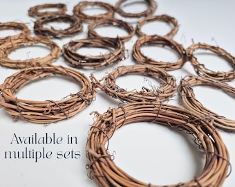 Small Grapevine Wreath Base Natural Rustic Decoration Wedding Table Centerpiece Idea Craft Project Holiday Decor Woodland Favor DIY Mini