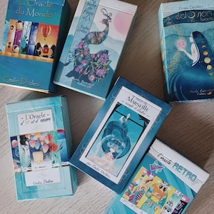 Cajas para mis diferentes oráculos y cartas del tarot.