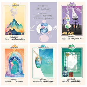 Może przedstawiać: Zestaw sześciu kart tarota z akwarelowymi ilustracjami. Karty przedstawiają obrazy gór, alchemii i abstrakcyjnych wzorów, z francuskim tekstem.