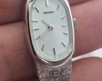 Vintage Seiko 1970s 17 Jewels manual wind Ladies Watch.  (E3)