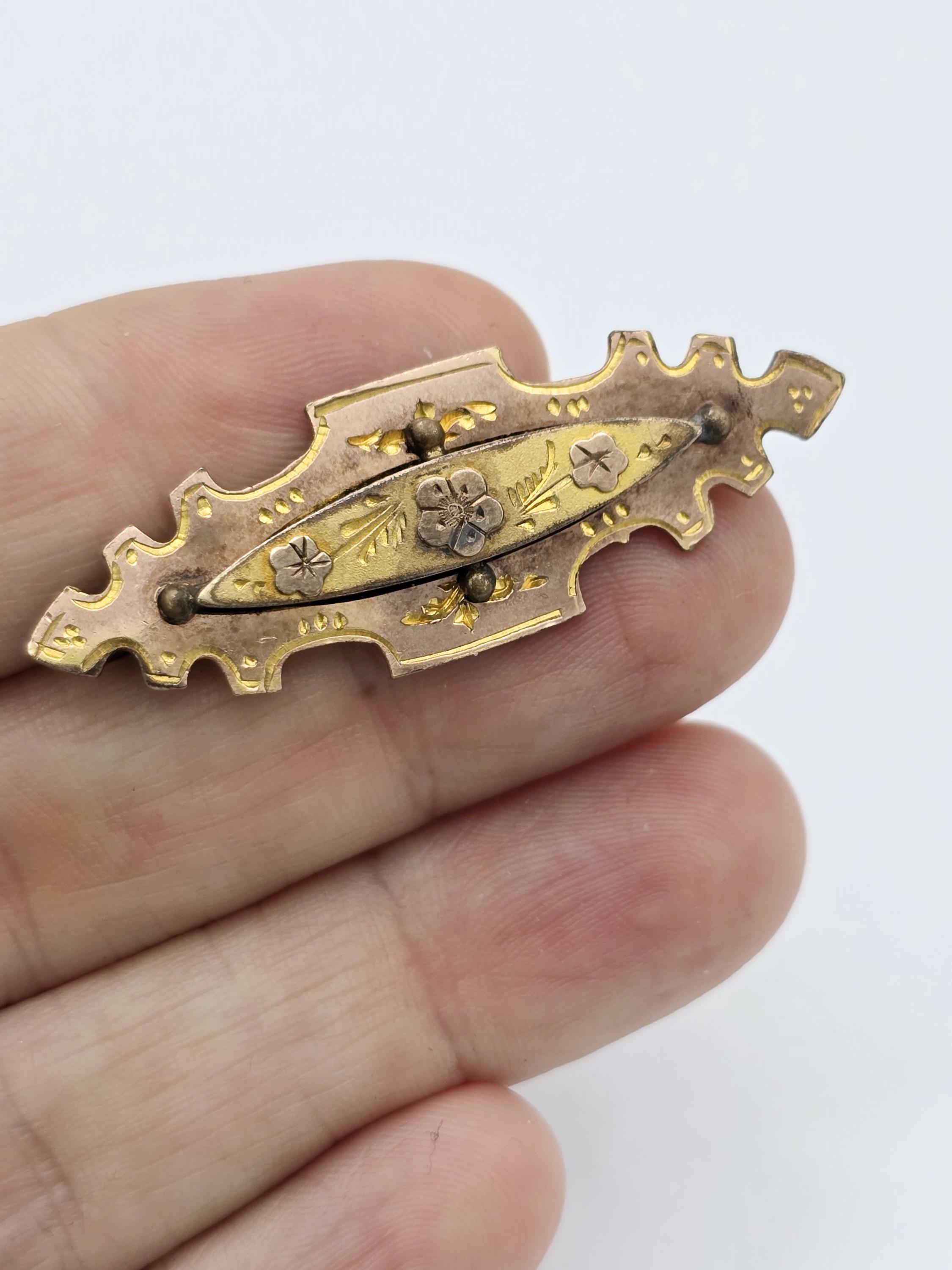 アンティーク 後期ビクトリア朝 金張り エッチング ピンブローチ A.J.C