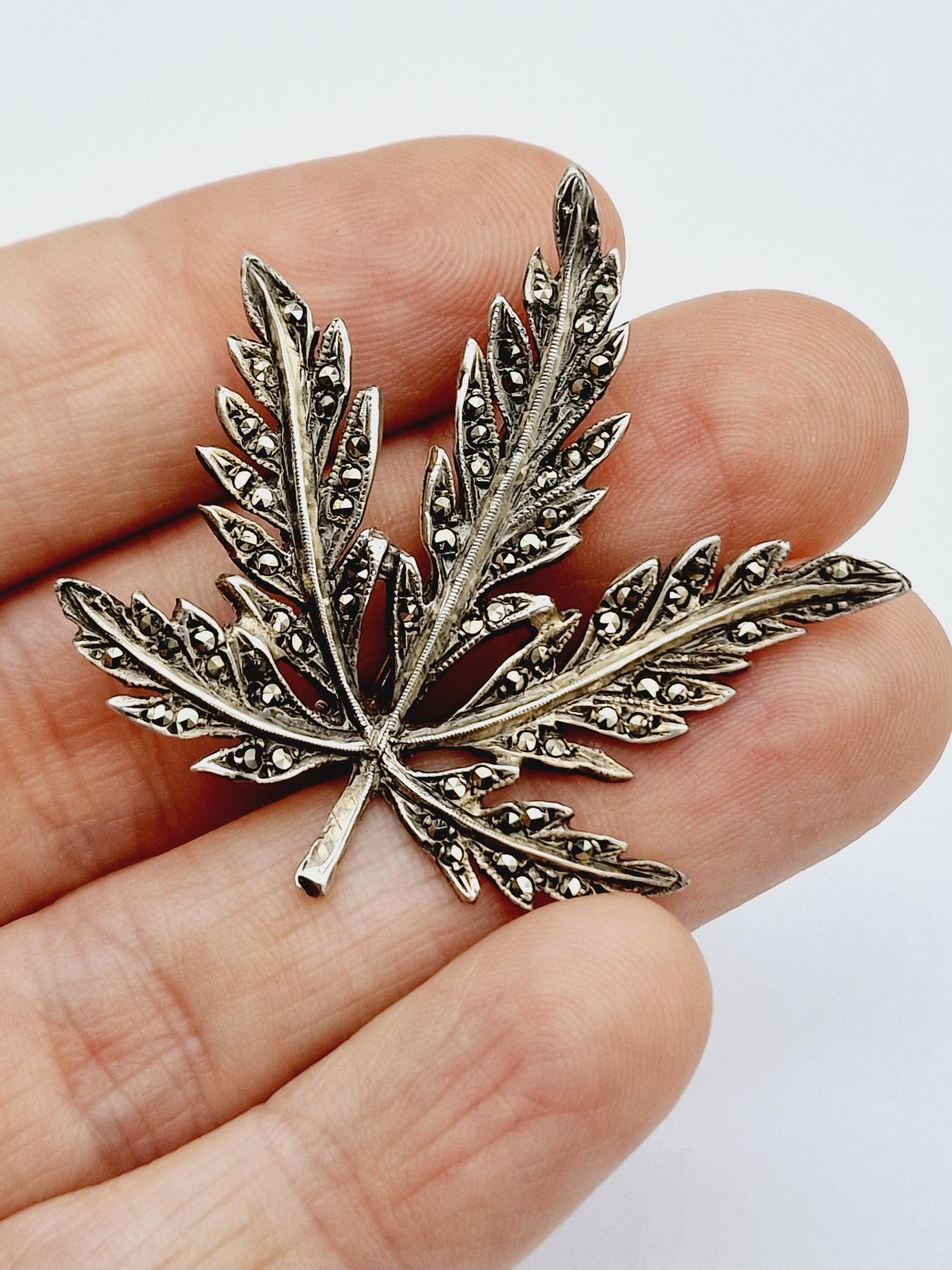 Broche Feuille Ajourée En Argent Massif 925 Avec Marcassites - Occasion (manque 2 Pierres)
