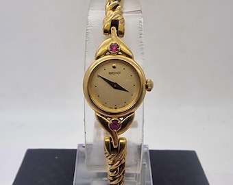 Raro reloj de cuarzo vintage Seiko 'Ruby' para mujer, modelo IE20-0430