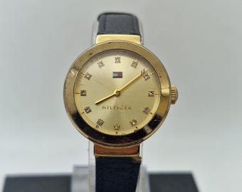 A Vintage Tommy Hilfiger Model: TH257395 Women's watch with a gold-tone case.           (E5)