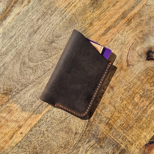 Handgefertigtes Crazy Horse Leder Kartenetui - schlanke minimalistische Geldbörse, braunes Leder-Kartenetui, Geschenk im Vintage-Stil für Sie & Ihn