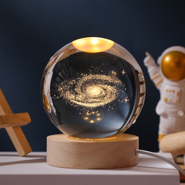 Lueur céleste en cristal : boule lumineuse de planète de nuit en cristal 3D - Globe du système solaire gravé, cadeau d'anniversaire d'astronomie parfait !