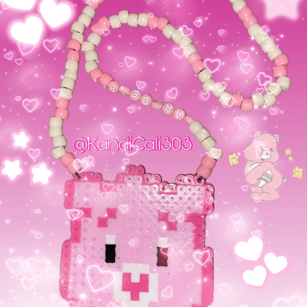 Collar Kandi de cuentas Perler rosas de los Ositos Cariñositos para una fiesta o festival. Frase "Cuida de mi osito". Incluye un regalo gratis de la tienda.