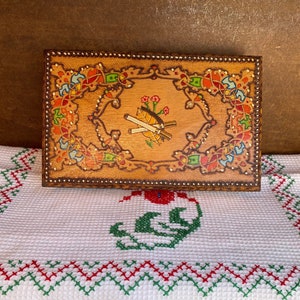 Scatola per sigarette in legno, scatola dipinta a mano, scatola vintage, scatola in legno artistica, scatola fatta a mano, regalo colorato per fumatori