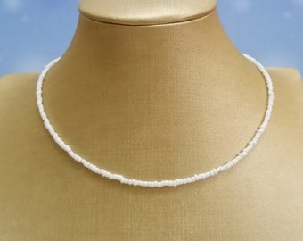 Ras de cou en perles blanches fait main - Collier superposé minimaliste