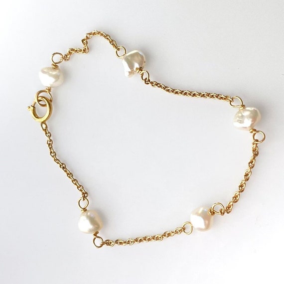 Sweet gold bracelet with five fresh water pearls … - image 1