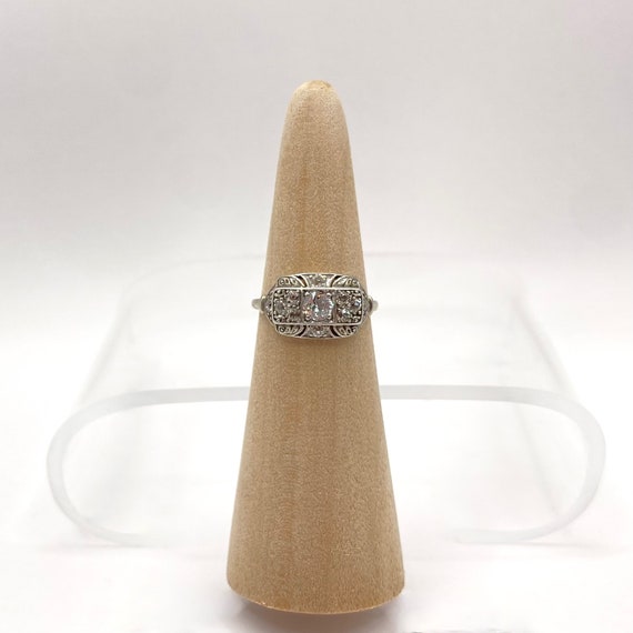 Authentic antique art deco diamond ring in 18K & … - image 4