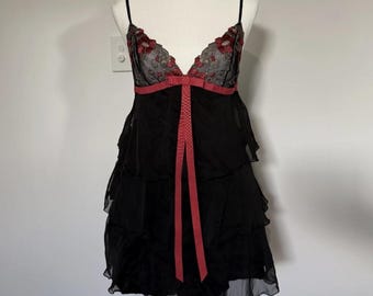 Camisola de encaje con cinta Y2K, negra, vintage de los años 2000, talla 14, estampado floral.