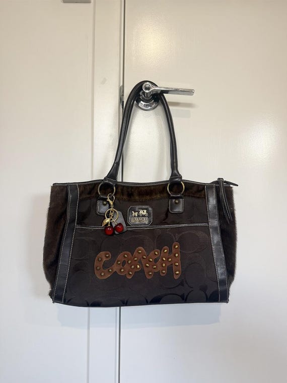 バッグ OLD coach handbag tote bag brown Y2K 00s Vintage Coach Brown Tote Bag Faux Fur Studds Handbag Y2k 2000s