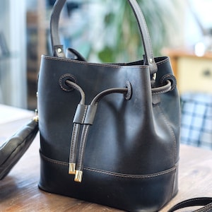 Classic black Leather Handbag Tote - Elegant Shoulder Bag - Anniversary Present - Mother&#39;s Day Gift - Handcrafted Leather Purse