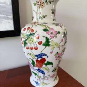 Beautiful antique Asian chinoiserie vase- 11” tall