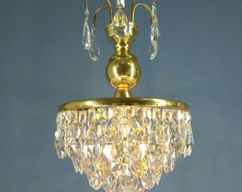 Lustre de cristal estilo francês antigo: luminária de latão vitoriana, luz vintage dos anos 1960