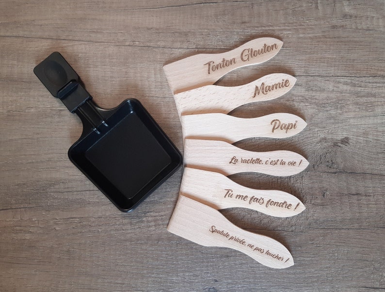 Spatule raclette personnalisée en bois de hêtre / Idée cadeau famille / crémaillère image 3