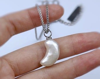 Aurora Freshwater Pearl Moon Necklace, Freshwater Baroque Pearl Pendant, Pearl Crescent Moon Necklace, Silver Necklace, Gift for Her