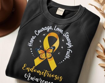 Camiseta con mensaje PNG de concientización sobre la endometriosis, diseño de mariposa con lazo amarillo, esperanza, coraje, amor y fuerza.