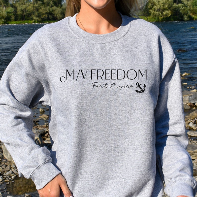 custom boat name sweatshirt with boating location for boat owners